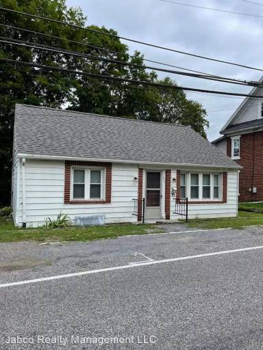Main picture of 947 W Water St