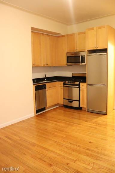 Main picture of 117 W 13th St