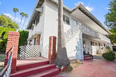 Main picture of 6612 Woodman Ave