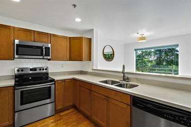 Main picture of 3520 Lake Washington Blvd SE