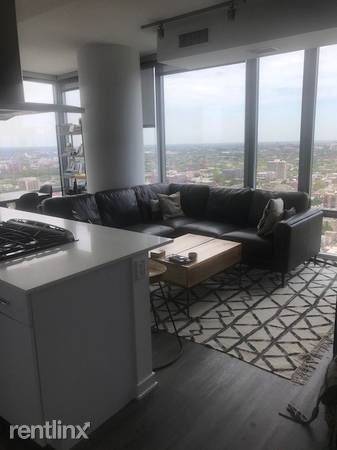 Main picture of 1200 N La Salle Dr