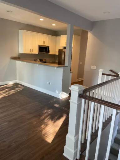 Main picture of 1810 W Touhy Ave