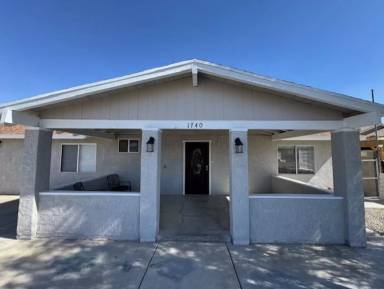Main picture of 1740 Lynn Dr