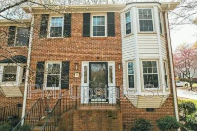 Main picture of 900 N Main St
