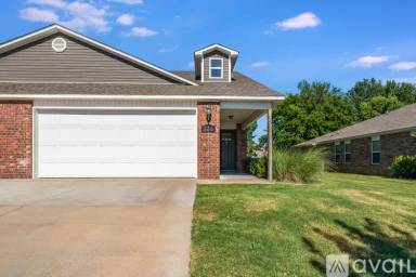 Main picture of 220 N Marietta Way