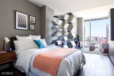 Main picture of 225 N La Salle St