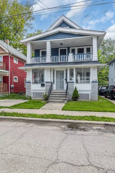 Main picture of 2135 W 105th St