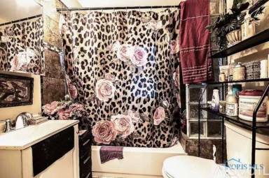 Main picture of 3873 Upton Ave