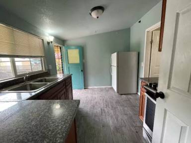 Main picture of 635 S 3rd St