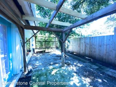 Main picture of 1560 Maravilla Ave