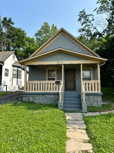 Main picture of 1924 Troup Ave