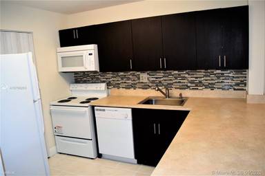 Main picture of 7925 Colony Cir S