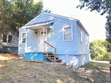 Main picture of 704 W 8th St