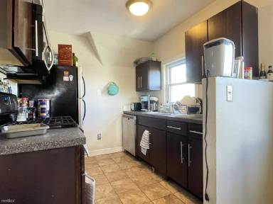 Main picture of 839 Parker St