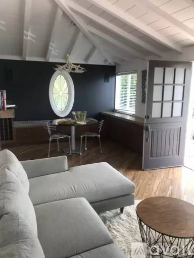 Main picture of 350 Oak St
