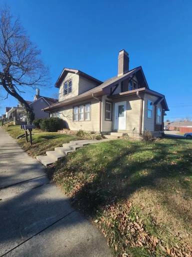 Main picture of 66 E Main St