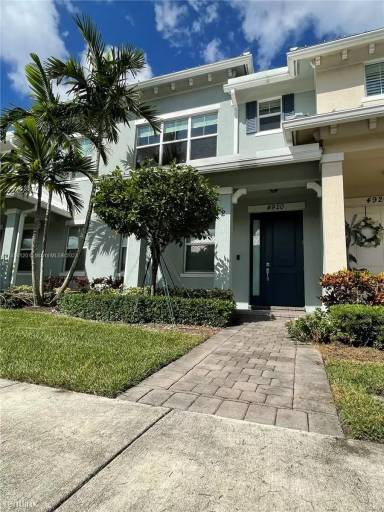 Main picture of 4920 Eucalyptus Dr