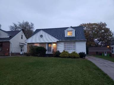 Main picture of 2043 S Green Rd