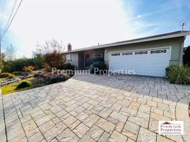 Main picture of 8 Cody Ct