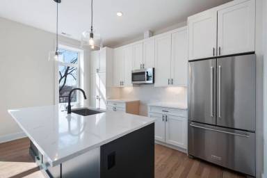 Main picture of 1843 W Irving Park Rd