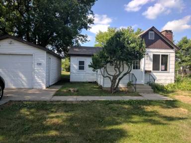 Main picture of 615 4th St W