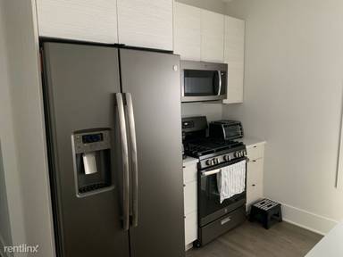 Main picture of 3401 N Hamlin Ave