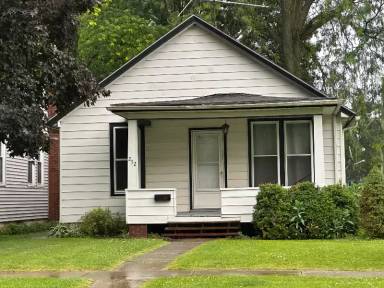 Main picture of 252 S Oak St
