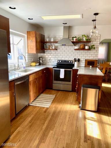 Main picture of 600 Girard Blvd NE