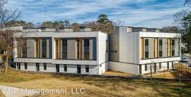 Main picture of 2424 Memorial Dr SE