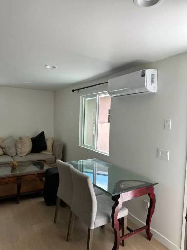 Main picture of 14647 Leadwell St