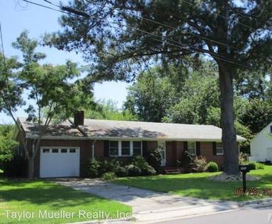 Main picture of 1700 Edgewood Dr