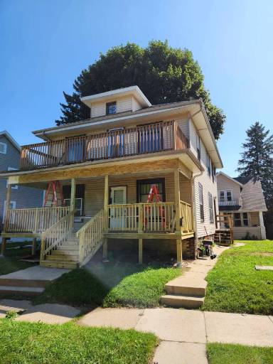Main picture of 65 Riverside Dr