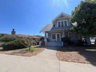 Main picture of 120 W Hickory Ave