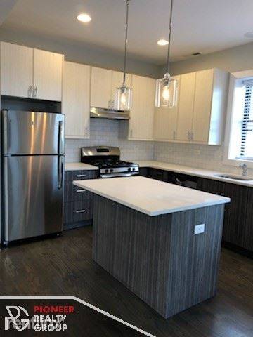 Main picture of 2618-26 N Rockwell St