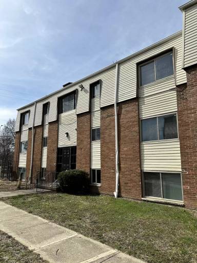 Main picture of 1712 N James H McGee Blvd
