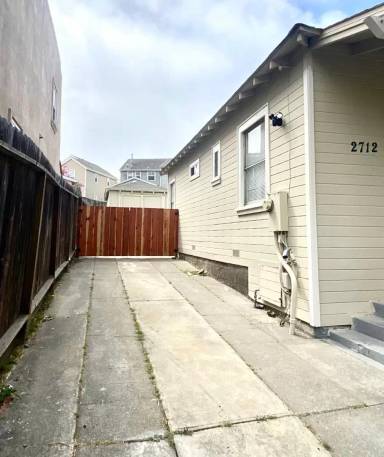 Main picture of 2712 Cutting Blvd