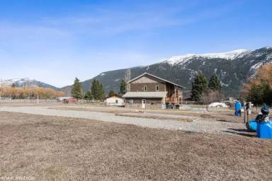 Main picture of 3129 MT Highway 206