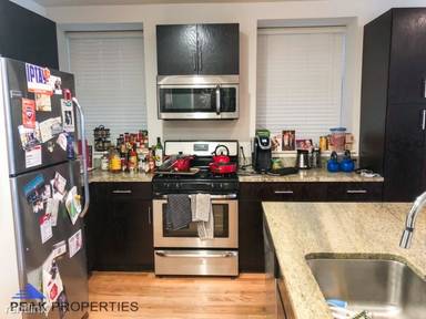 Main picture of 675 W Roscoe St