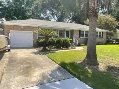 Main picture of 1050 Woodside Dr