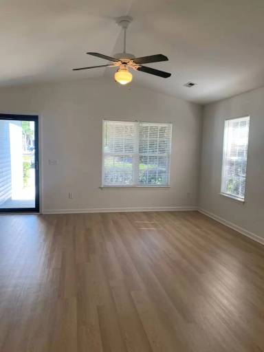 Main picture of 40 Hillsdale Dr