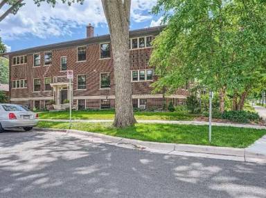 Main picture of 319 W 47th St