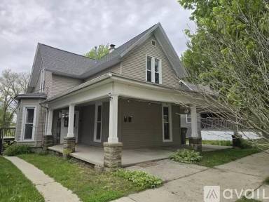 Main picture of 121 Crescent St