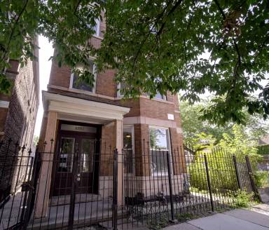 Main picture of 2255 S Whipple St