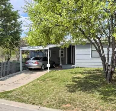 Main picture of 1701 Colvin St