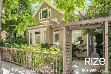 Main picture of 206 N Canyon Rd