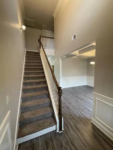 Main picture of 7208 Dorchester Dr SE