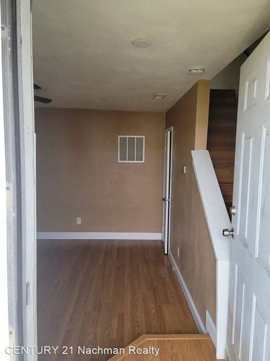 Main picture of 9511 17th Bay St