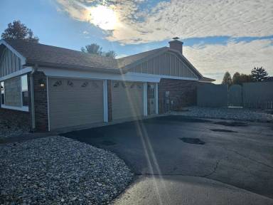 Main picture of 795 Country Club Dr