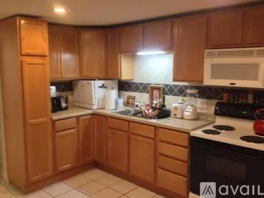 Main picture of 218 1/2 E 3rd St