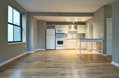 Main picture of 211 W Randolph St